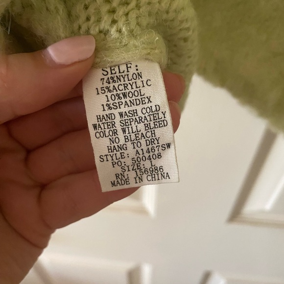 Elegant Pastel Green Women's Sweater - Picture 8 of 8